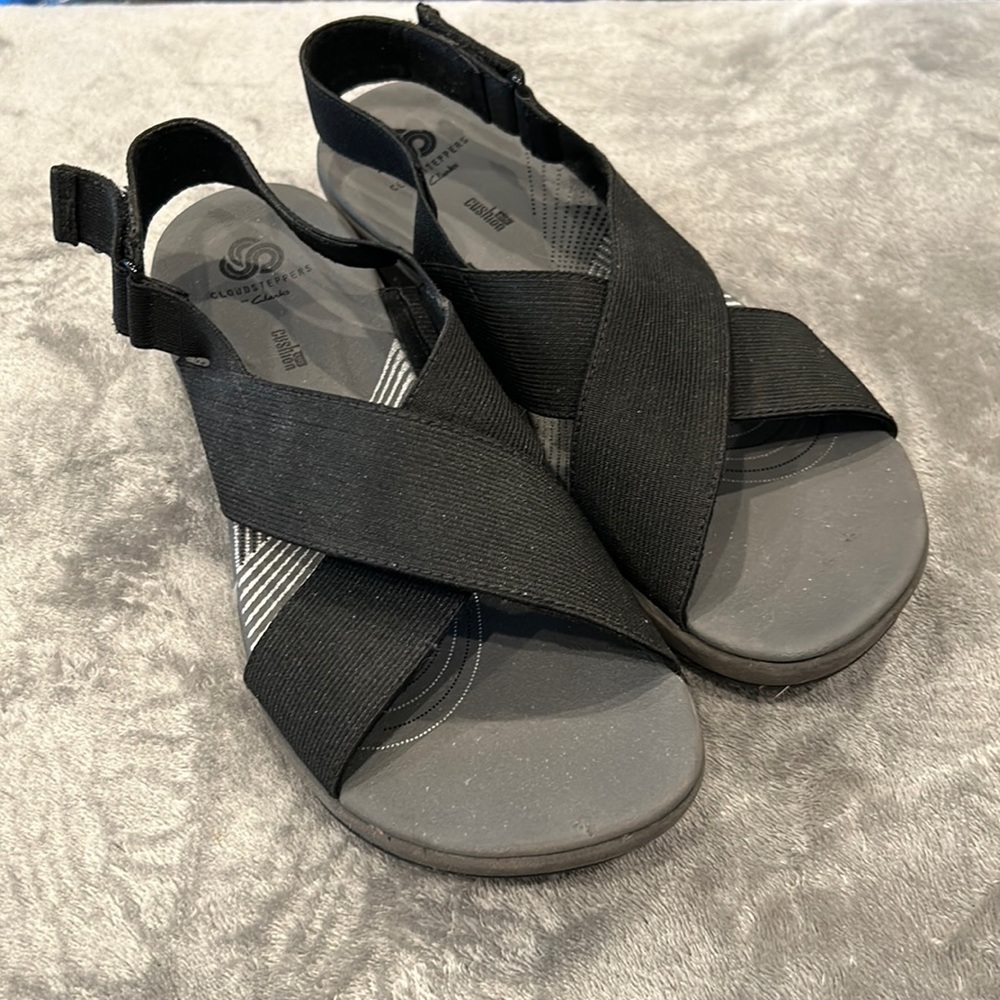 Clark’s Cloudsteppers black sandals women’s size 9